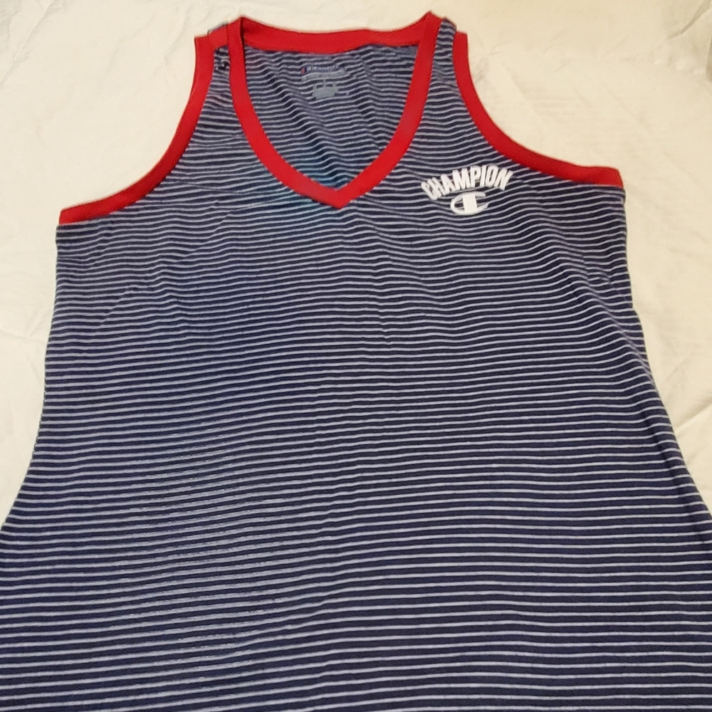 USED Champion V Neck Shirt Size M